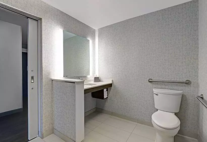 Hotelli Holiday Inn Express Kingston West By Ihg