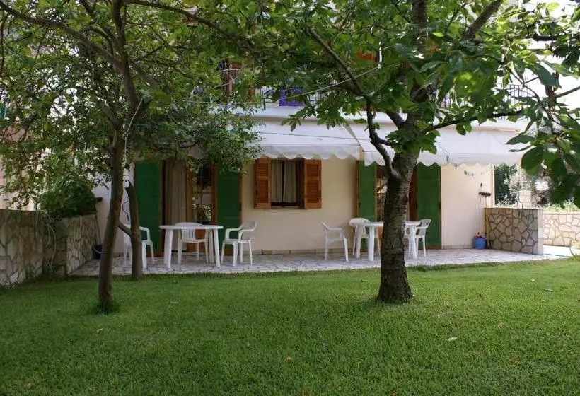 پانسیون Gianna S Studios Apartments