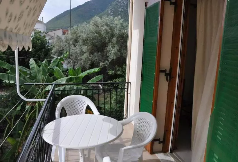 پانسیون Gianna S Studios Apartments