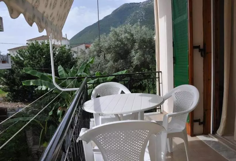 پانسیون Gianna S Studios Apartments