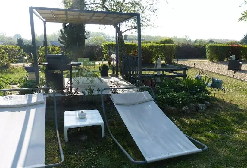 Majatalo L'arum Antique