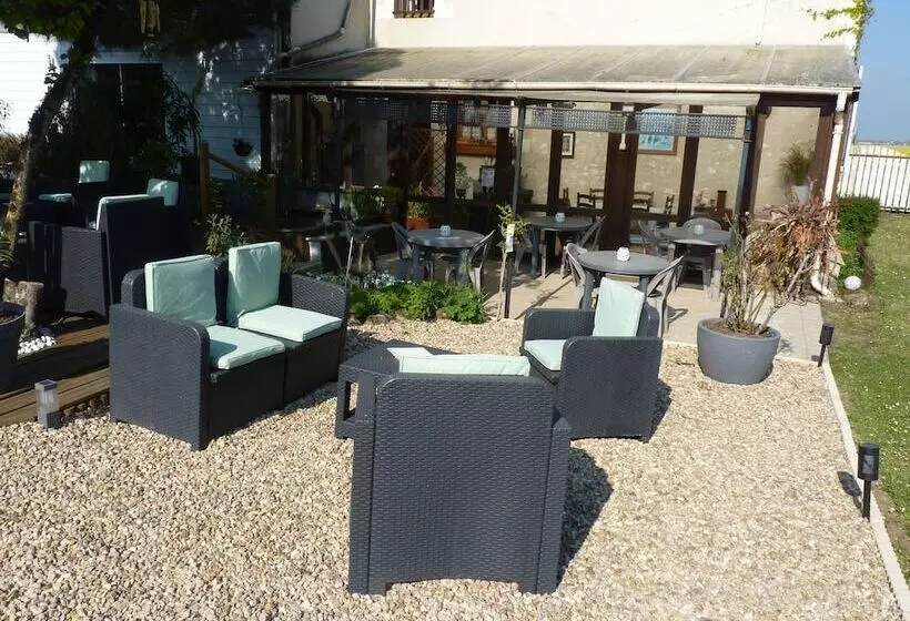 Majatalo L'arum Antique