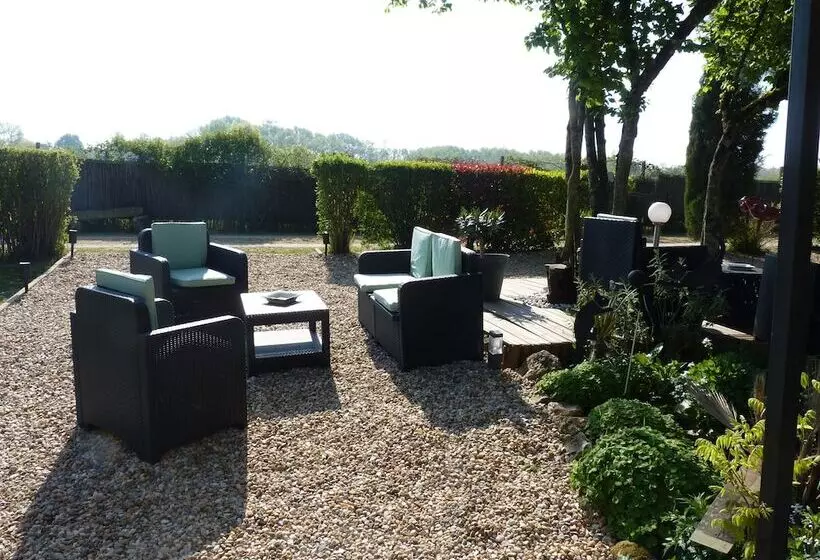 Majatalo L'arum Antique