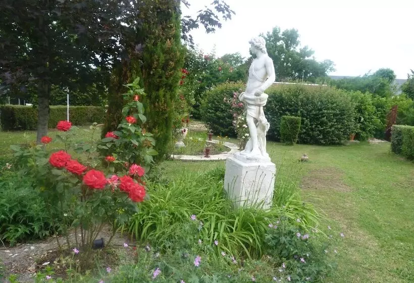 Majatalo L'arum Antique