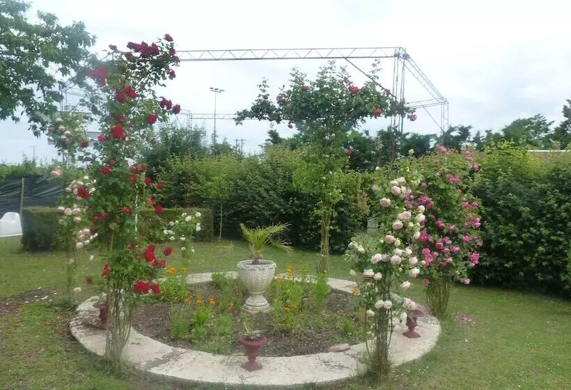 Majatalo L'arum Antique