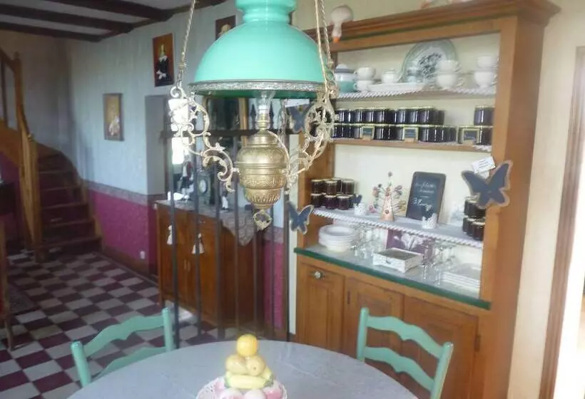 Majatalo L'arum Antique