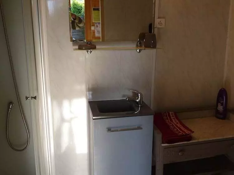 Majatalo L'arum Antique