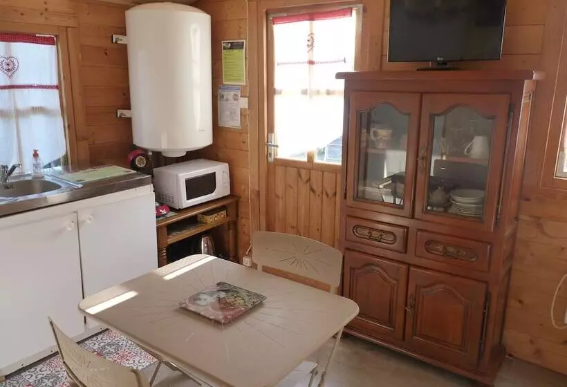 Majatalo L'arum Antique