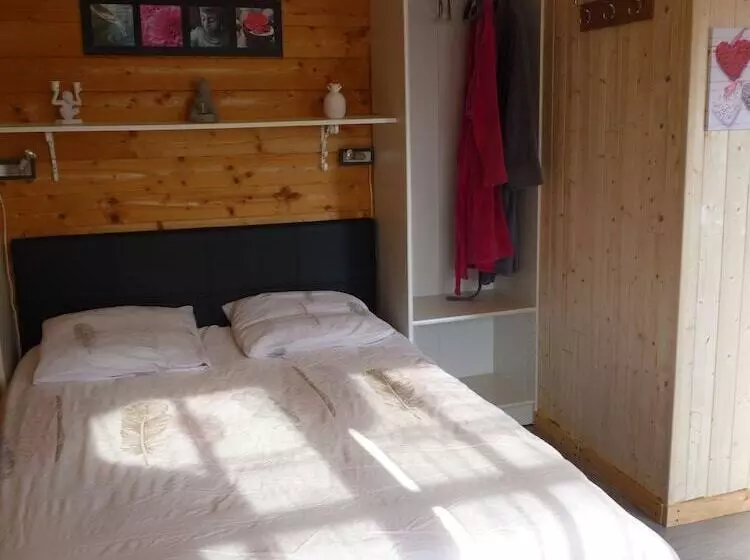 Majatalo L'arum Antique