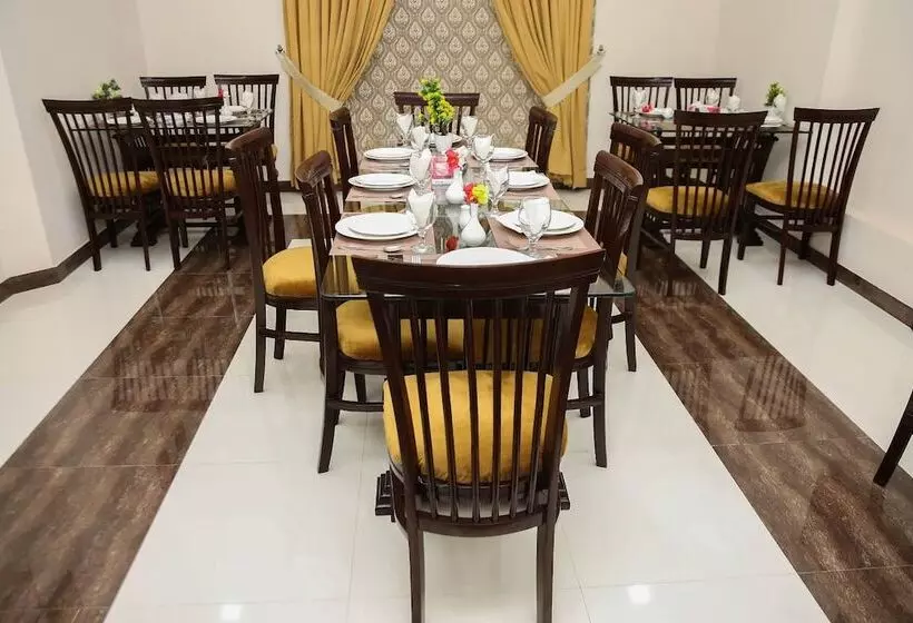 پانسیون Monarch Residency
