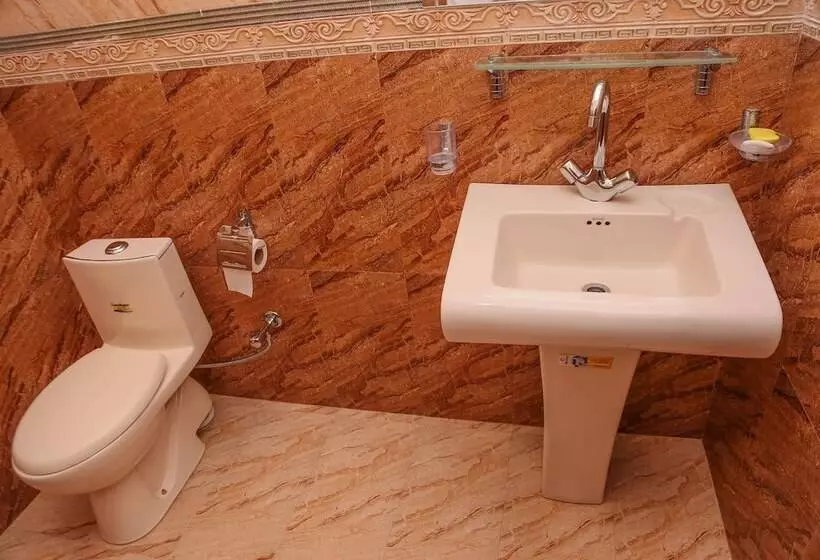 پانسیون Monarch Residency