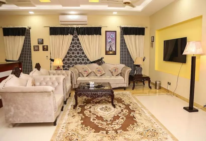 پانسیون Monarch Residency