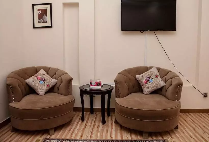 پانسیون Monarch Residency