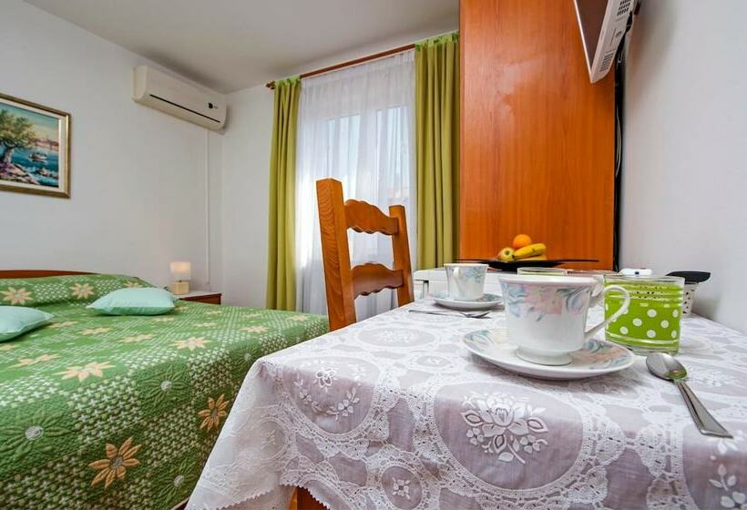 פנסיון Rooms Stefania