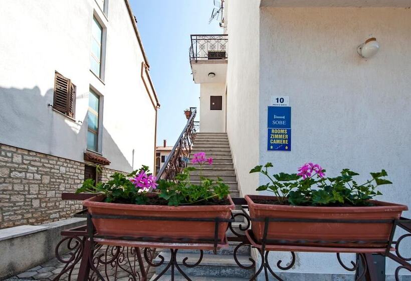 פנסיון Rooms Stefania