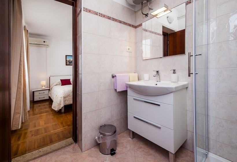 פנסיון Rooms Stefania