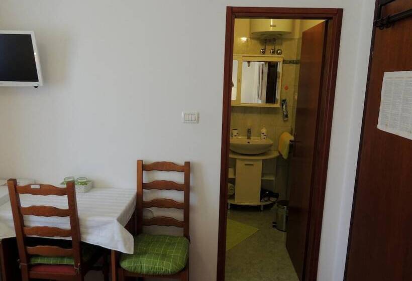 פנסיון Rooms Stefania