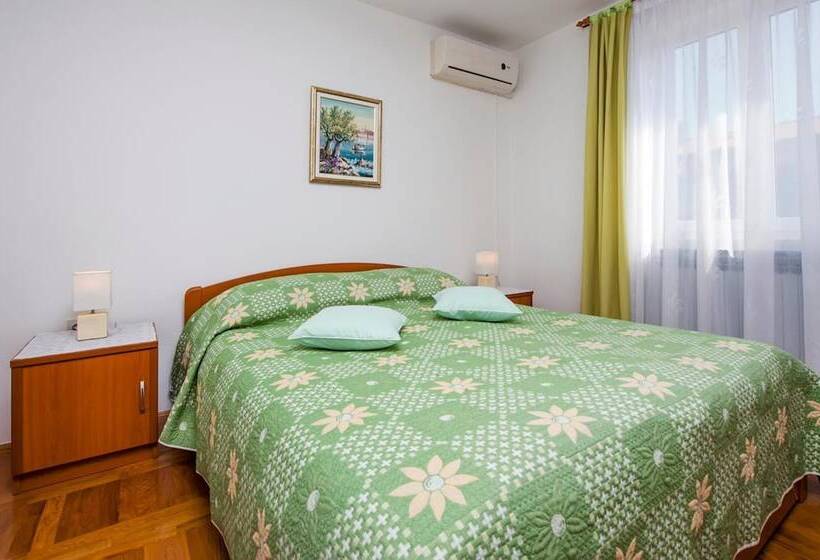 פנסיון Rooms Stefania