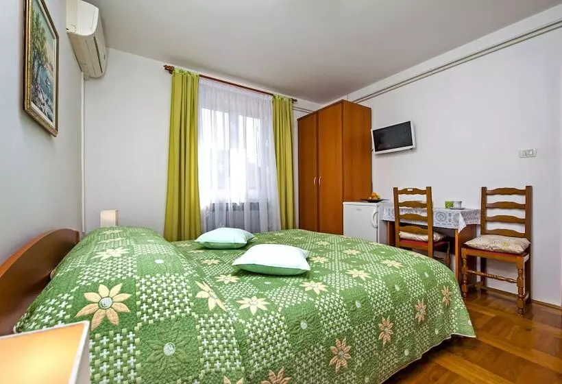 پانسیون Rooms Stefania