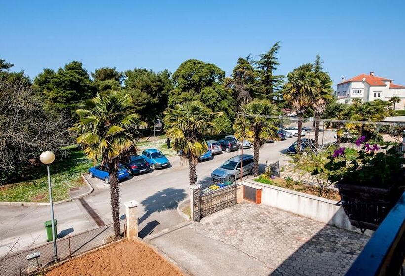 פנסיון Rooms Stefania