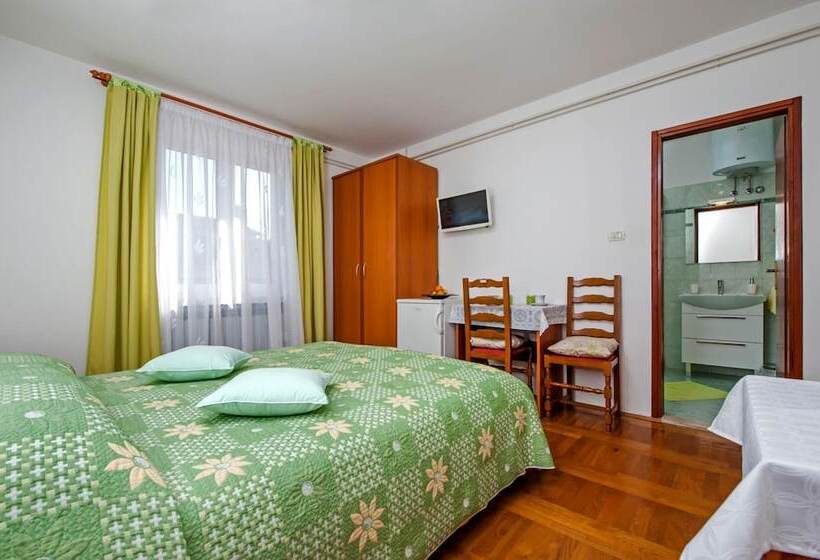 פנסיון Rooms Stefania