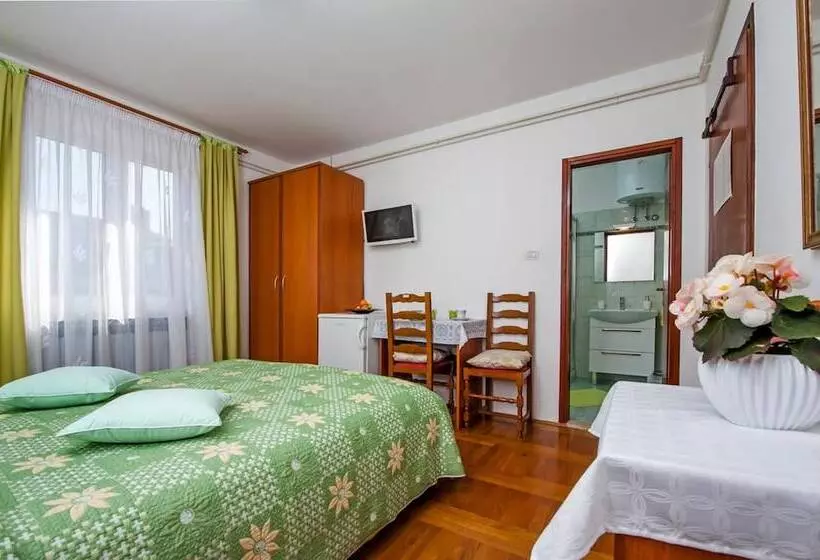 پانسیون Rooms Stefania