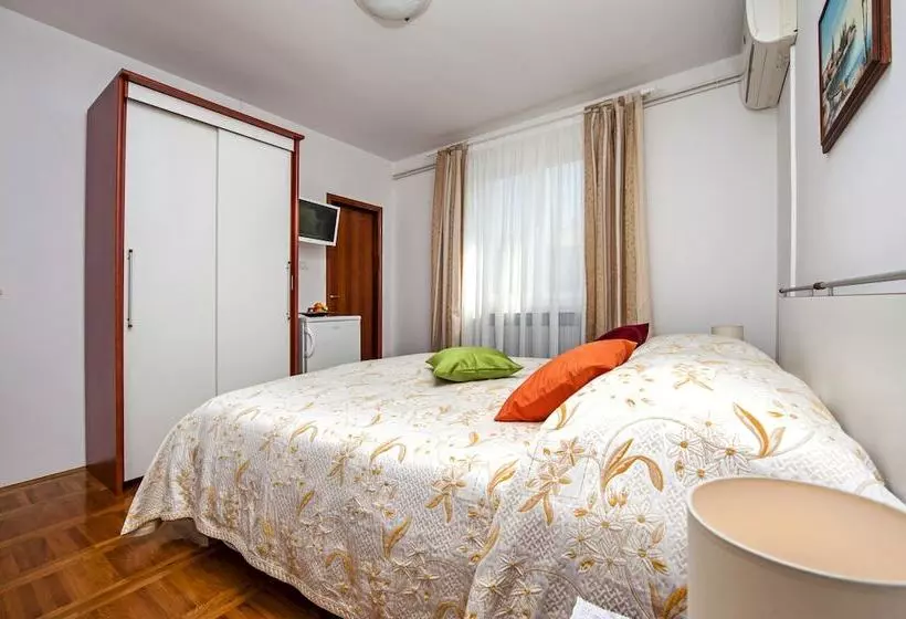 پانسیون Rooms Stefania