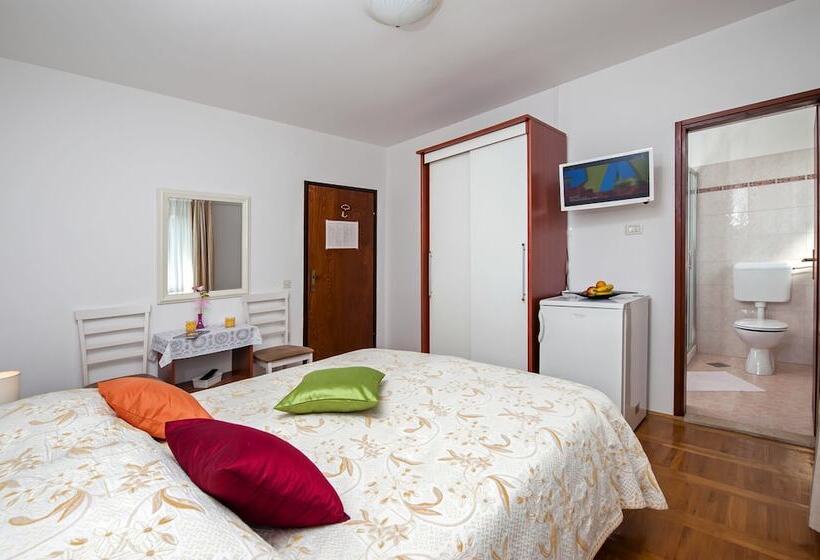 פנסיון Rooms Stefania