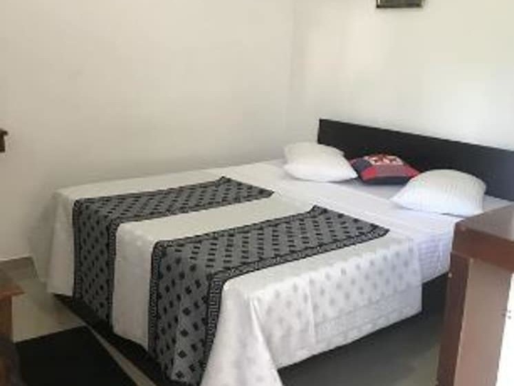 A To Zee Ariport Villa