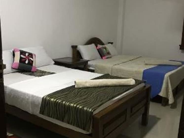 A To Zee Ariport Villa