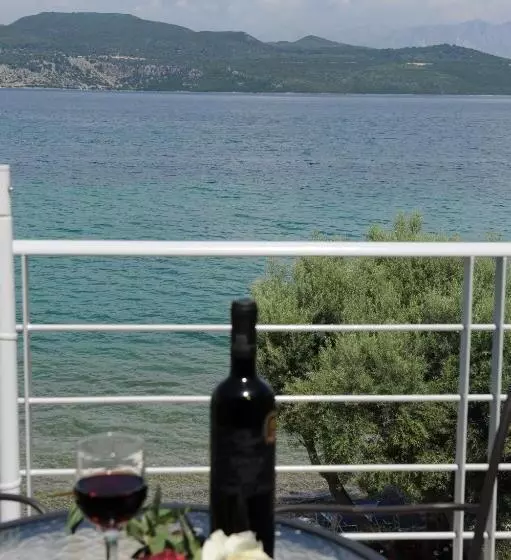 Hotelli Agnadi Suites