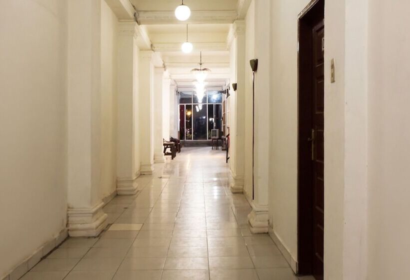 호텔 Cirasa Syariah By Oyo Rooms