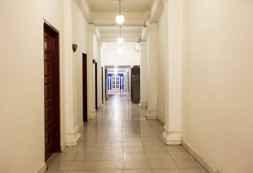 호텔 Cirasa Syariah By Oyo Rooms