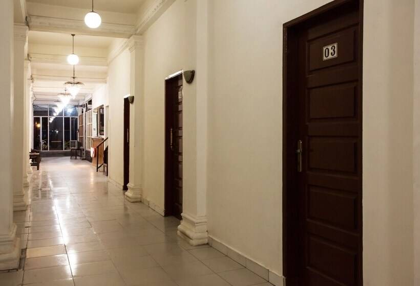 호텔 Cirasa Syariah By Oyo Rooms