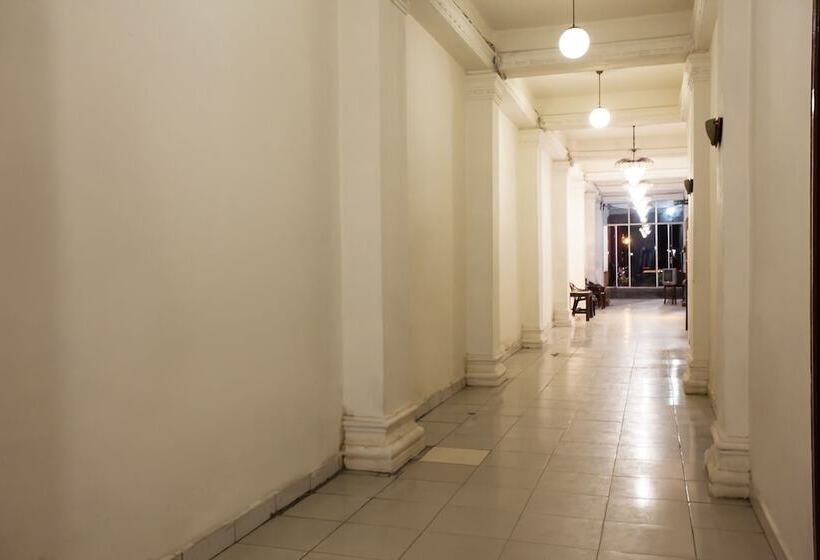 호텔 Cirasa Syariah By Oyo Rooms