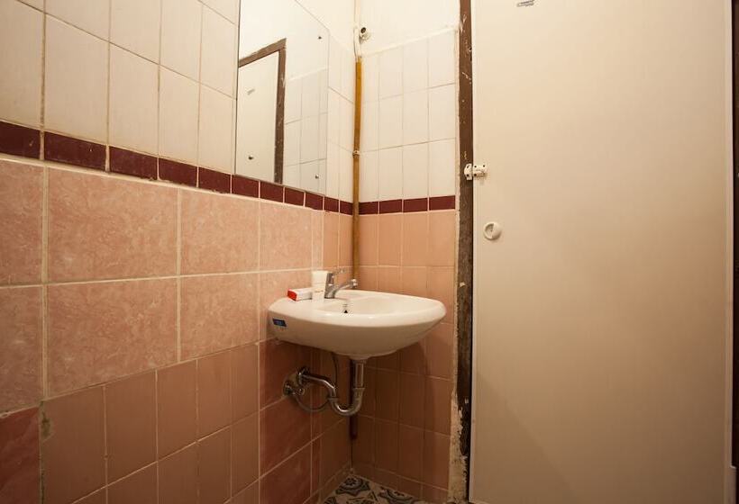 호텔 Cirasa Syariah By Oyo Rooms