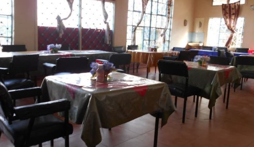 پانسیون Trailer Safari Inn