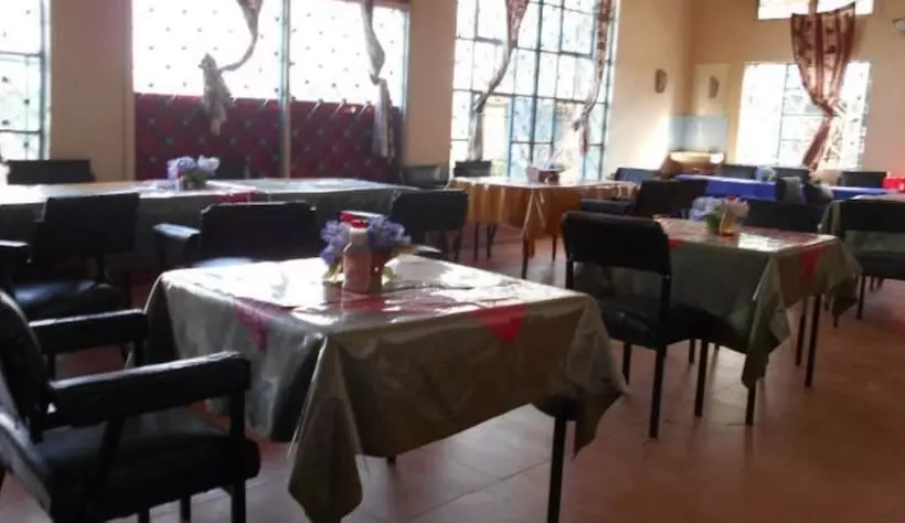 پانسیون Trailer Safari Inn