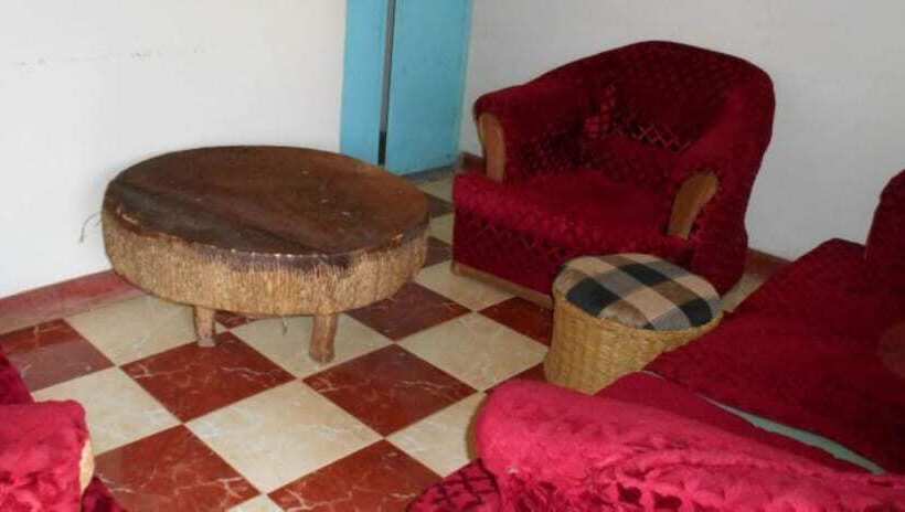 پانسیون Trailer Safari Inn