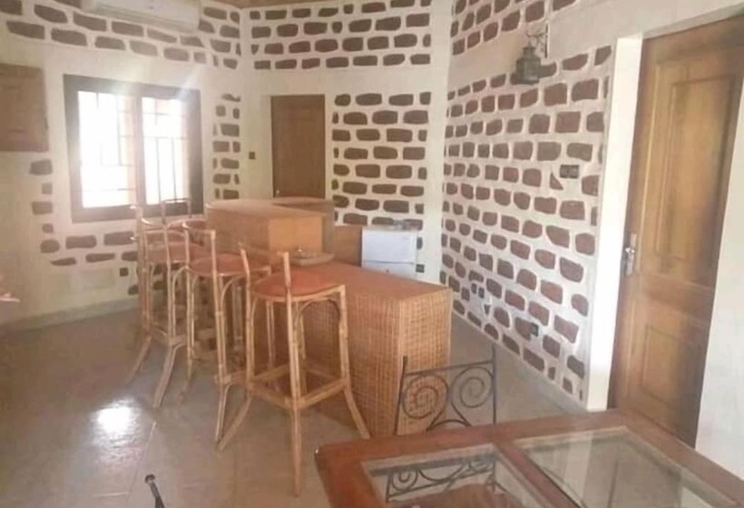 پانسیون Universal Trade