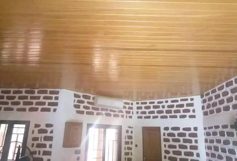 پانسیون Universal Trade