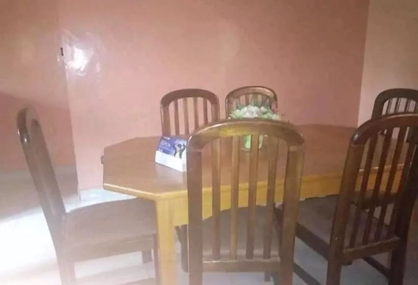 پانسیون Universal Trade