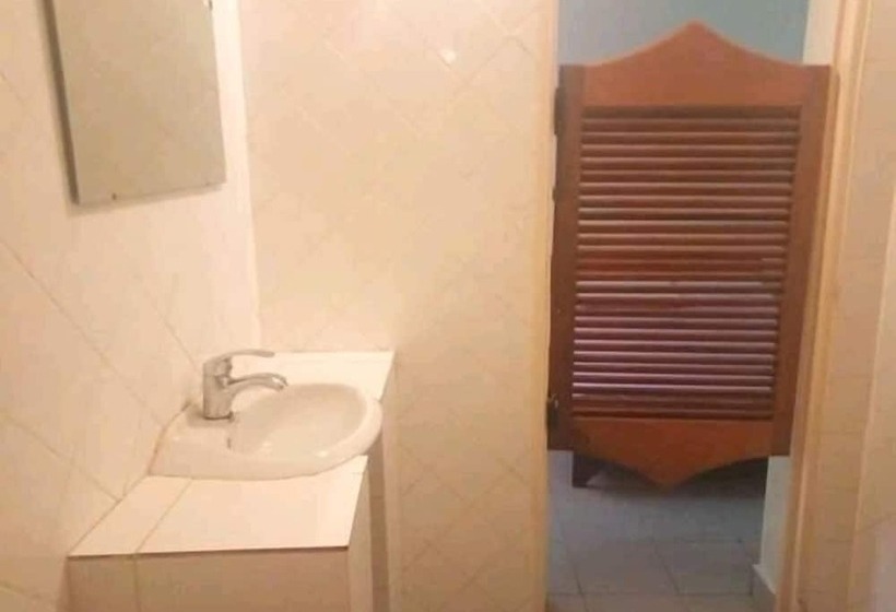 پانسیون Universal Trade