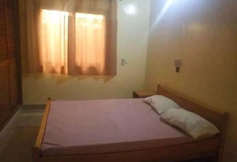 پانسیون Universal Trade