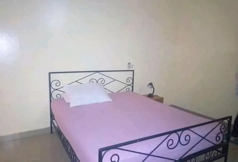 پانسیون Universal Trade