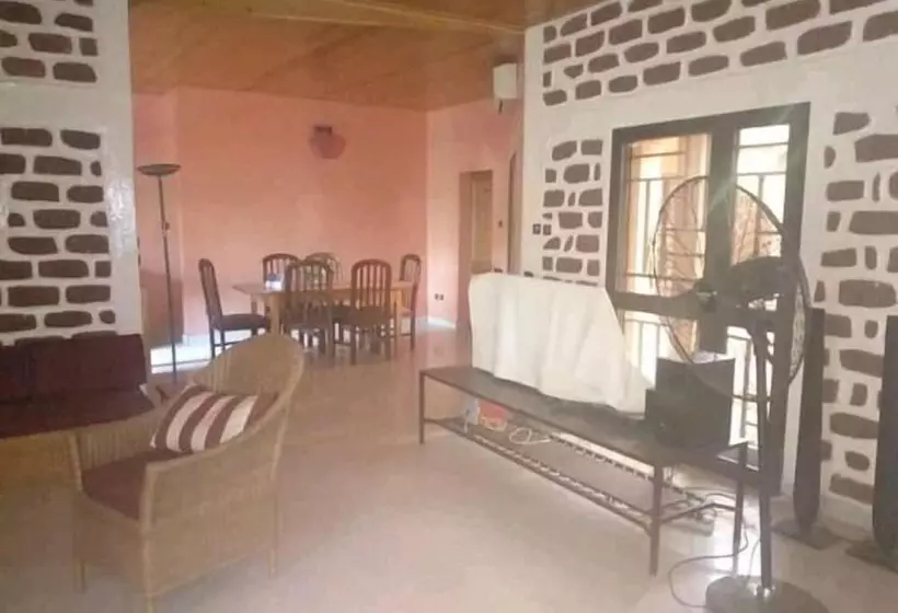 پانسیون Universal Trade