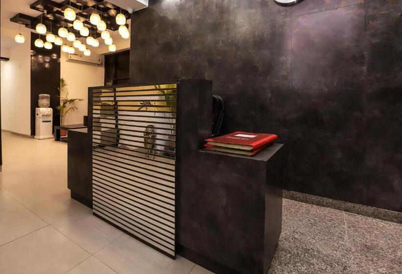 Pensão Vizima Palace Near Wave City Center Metro Station