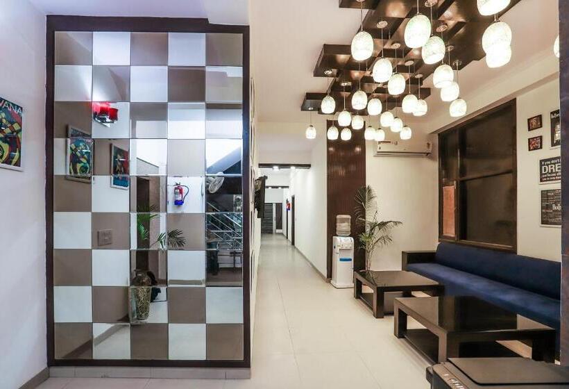 Pensão Vizima Palace Near Wave City Center Metro Station