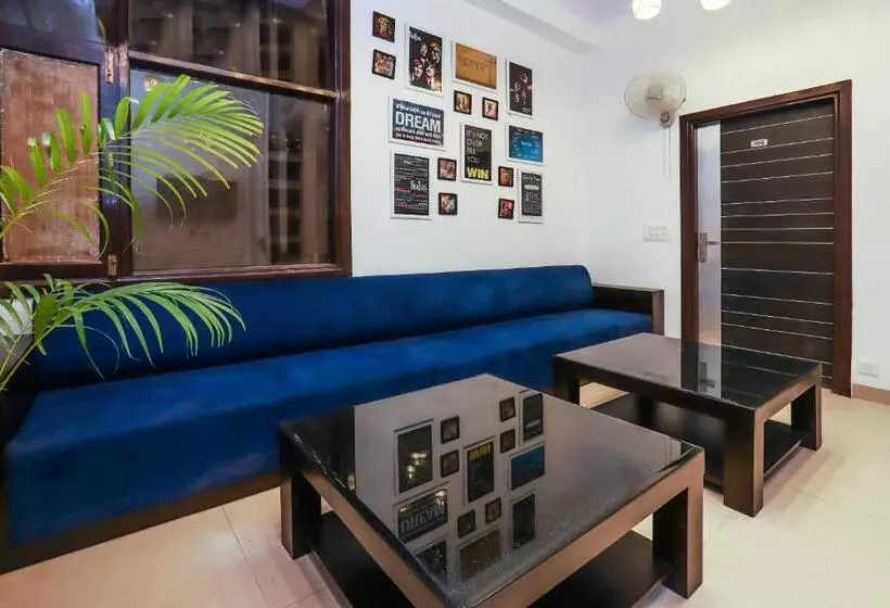 پانسیون Vizima Palace   Near Wave City Center Metro Station