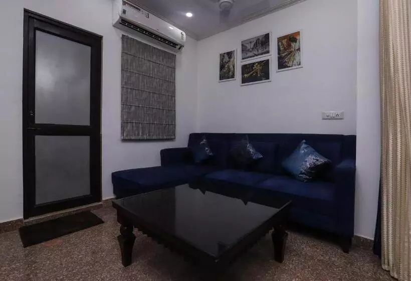 پانسیون Vizima Palace   Near Wave City Center Metro Station